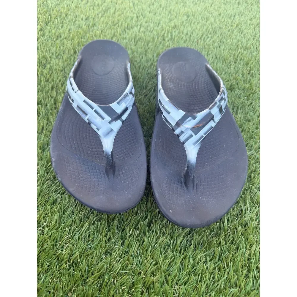 OOFOS OOlala Limited Recovery Flip Flops Black Geo White Women Sz 10